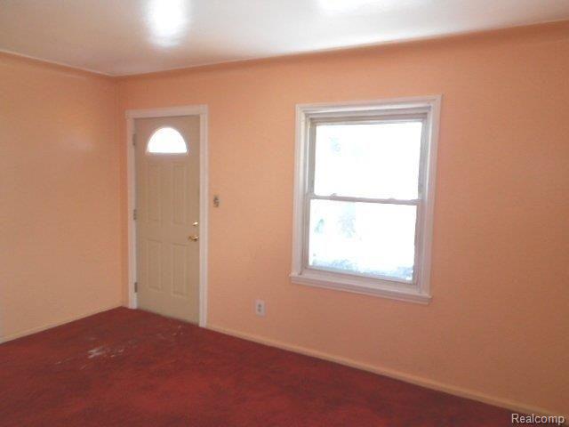 6635 Pelham Road Allen Park, MI 48101 - Photo 5 of 9 261-959231-living rm.JPG