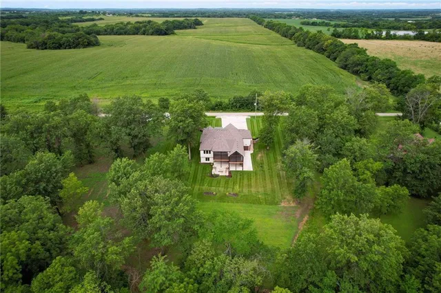 $899,950 | 17371 Northwest County Road 1501, Archie, MO 64725