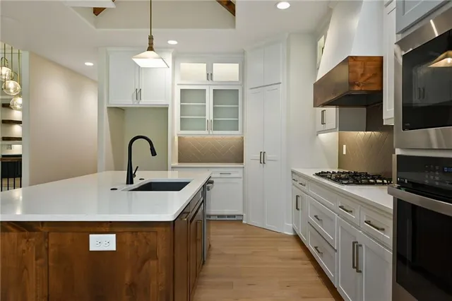 $899,950 | 17371 Northwest County Road 1501, Archie, MO 64725