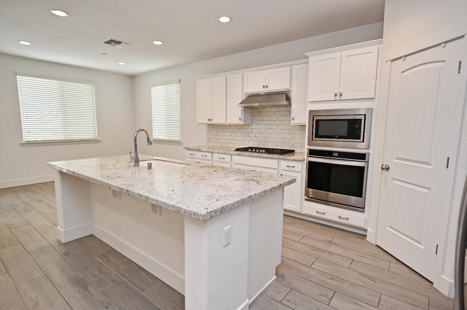 3919 Mitchell Avenue Clovis, CA 93619 - Photo 4 of 35