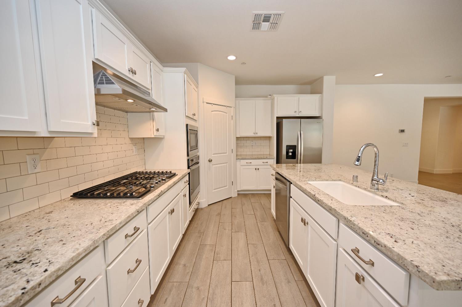 3919 Mitchell Avenue Clovis, CA 93619 - Photo 5 of 35