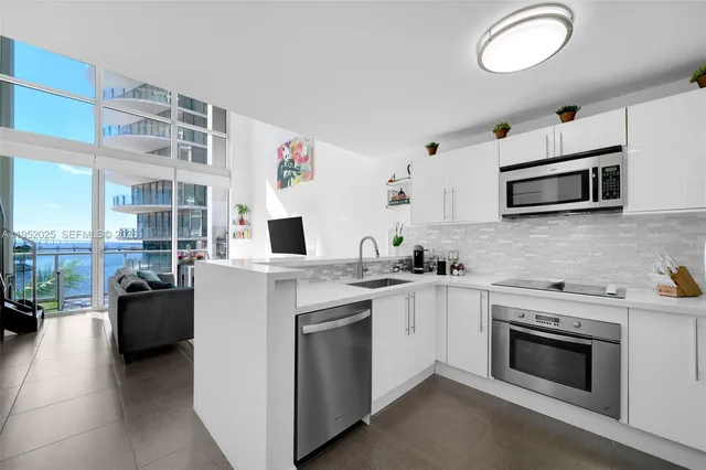 $650,000 | 300 South Biscayne Boulevard, Unit L410, Miami, FL 33131