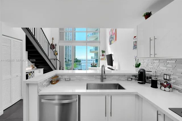 $650,000 | 300 South Biscayne Boulevard, Unit L410, Miami, FL 33131