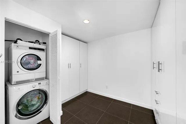 $650,000 | 300 South Biscayne Boulevard, Unit L410, Miami, FL 33131