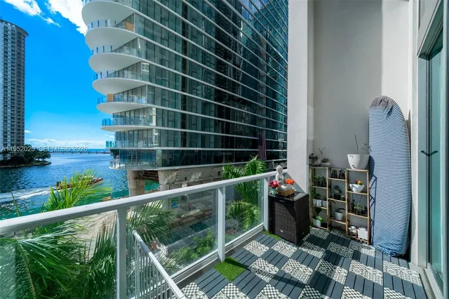 $650,000 | 300 South Biscayne Boulevard, Unit L410, Miami, FL 33131