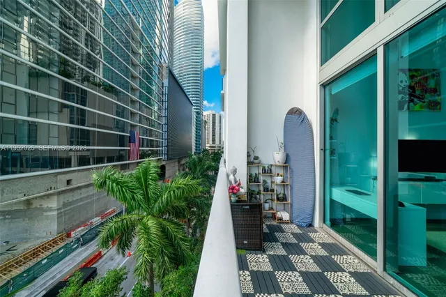 $650,000 | 300 South Biscayne Boulevard, Unit L410, Miami, FL 33131