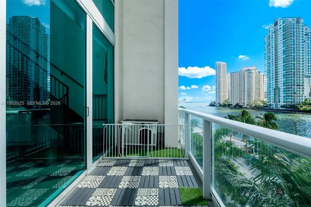 $650,000 | 300 South Biscayne Boulevard, Unit L410, Miami, FL 33131