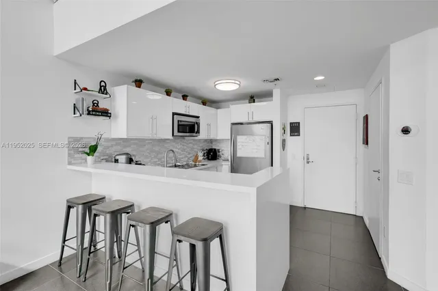 $650,000 | 300 South Biscayne Boulevard, Unit L410, Miami, FL 33131