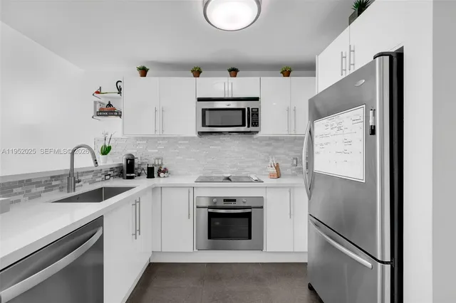 $650,000 | 300 South Biscayne Boulevard, Unit L410, Miami, FL 33131