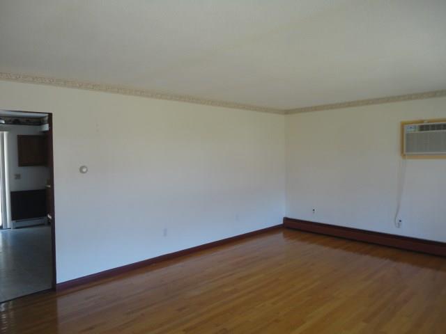 142 Wiscasset Road Pittston, ME 04345 - Photo 10 of 25 LIVING ROOM