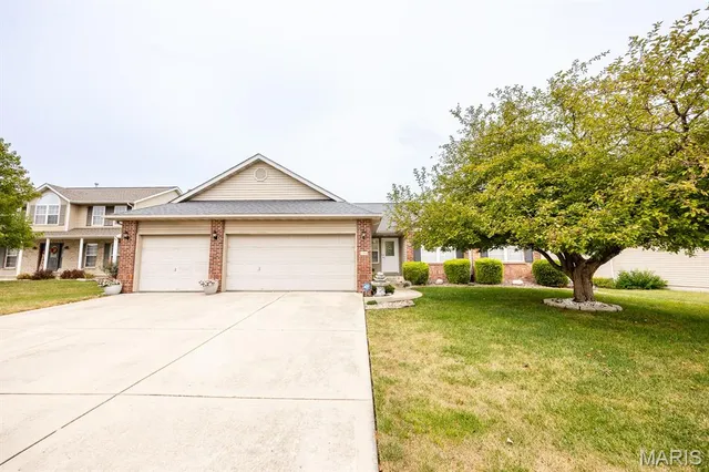 $375,000 | 109 Sunnybrooke, Troy, IL 62294