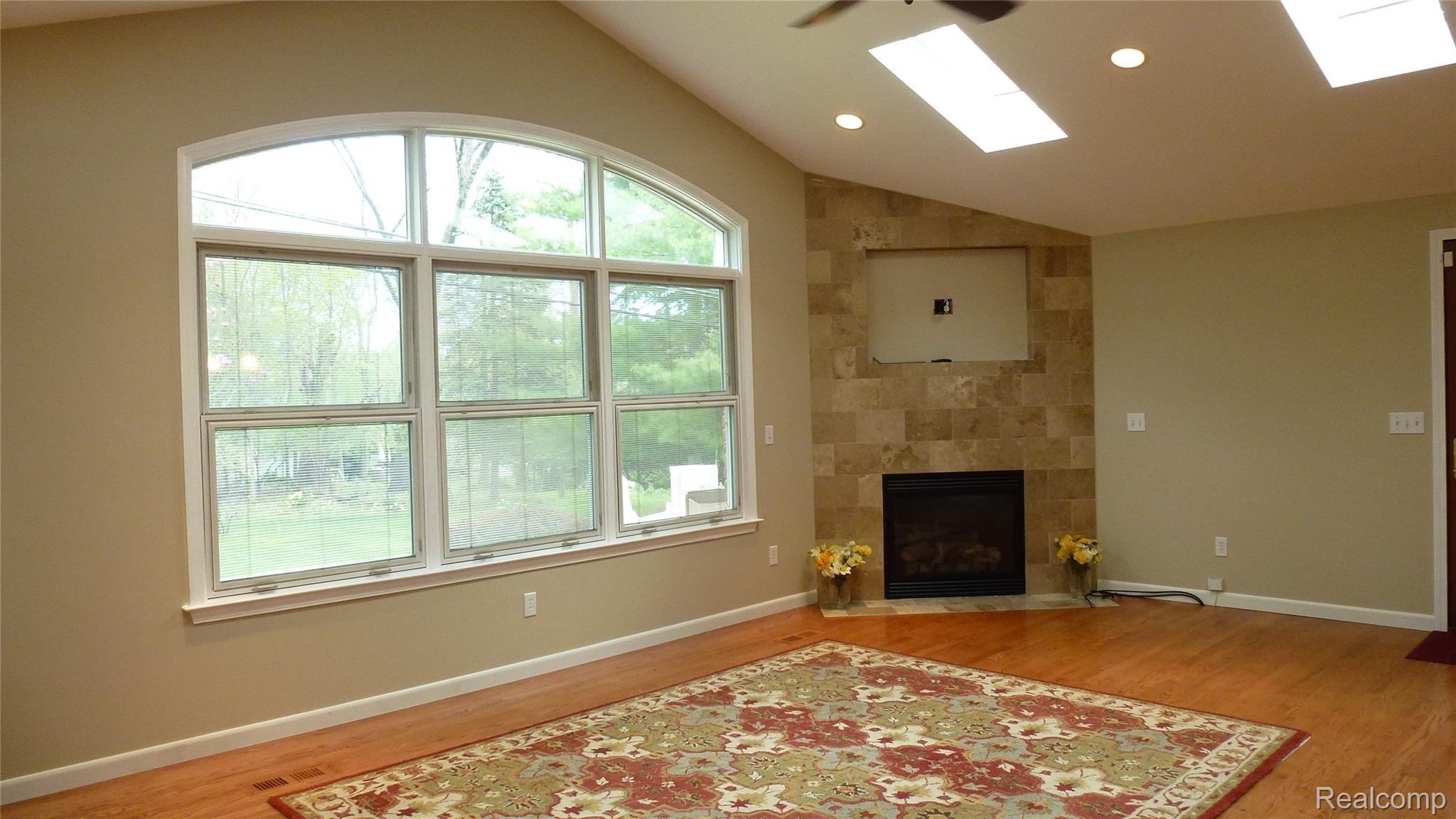 332 Texas Avenue Rochester, MI 48309 - Photo 14 of 28 P1030074.JPG