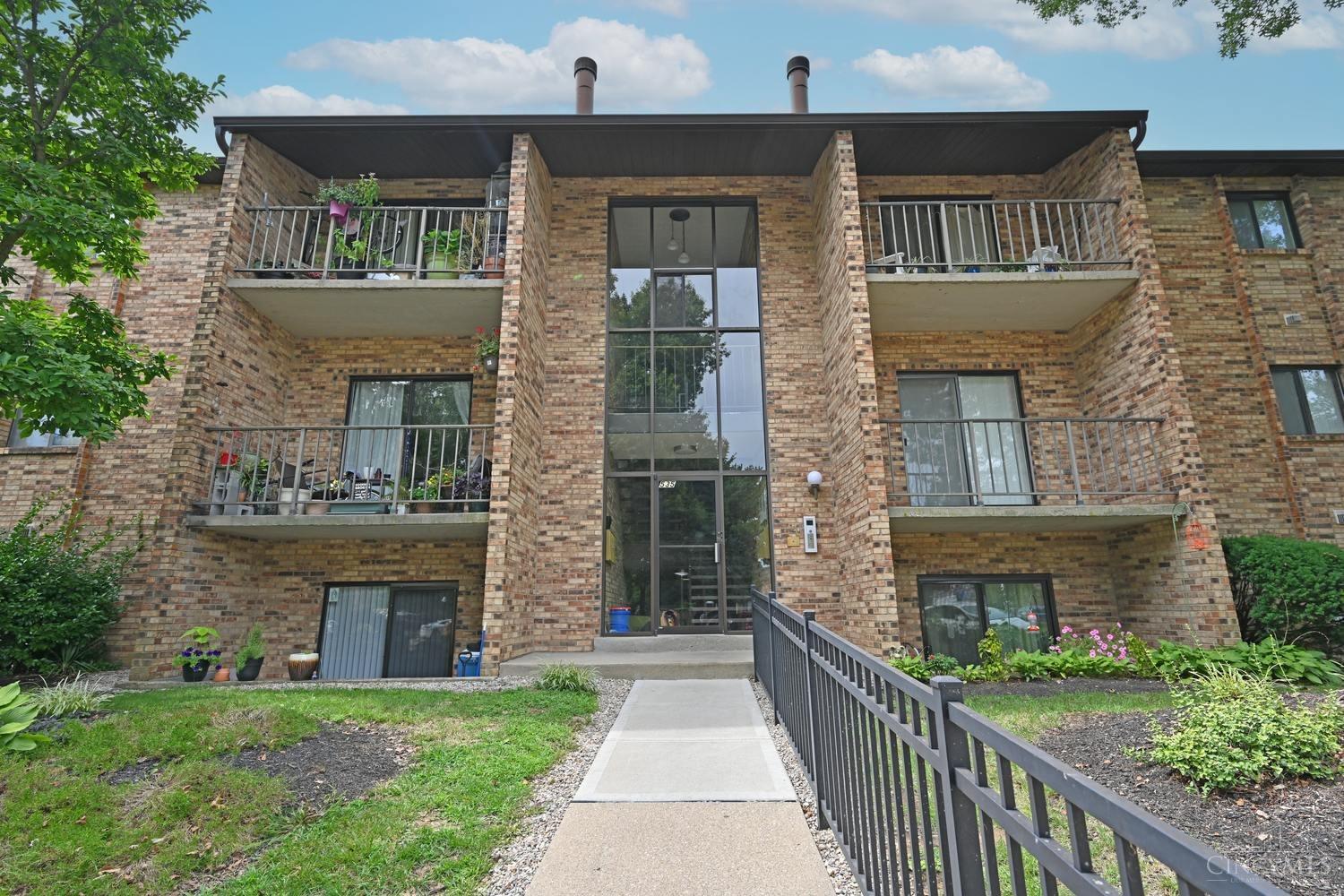 535 Davis Road, Unit 7 Cincinnati, OH 45255 - Photo 3 of 37 Gallery Image 3