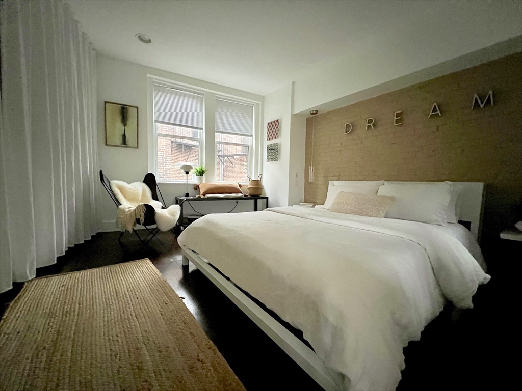 15 Charter Street, Unit 4 Boston, MA 02113 - Photo 25 of 42 a bedroom with bed and window