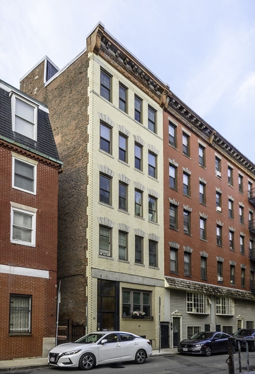 15 Charter Street, Unit 4 Boston, MA 02113 - Photo 41 of 42 a front view of a building