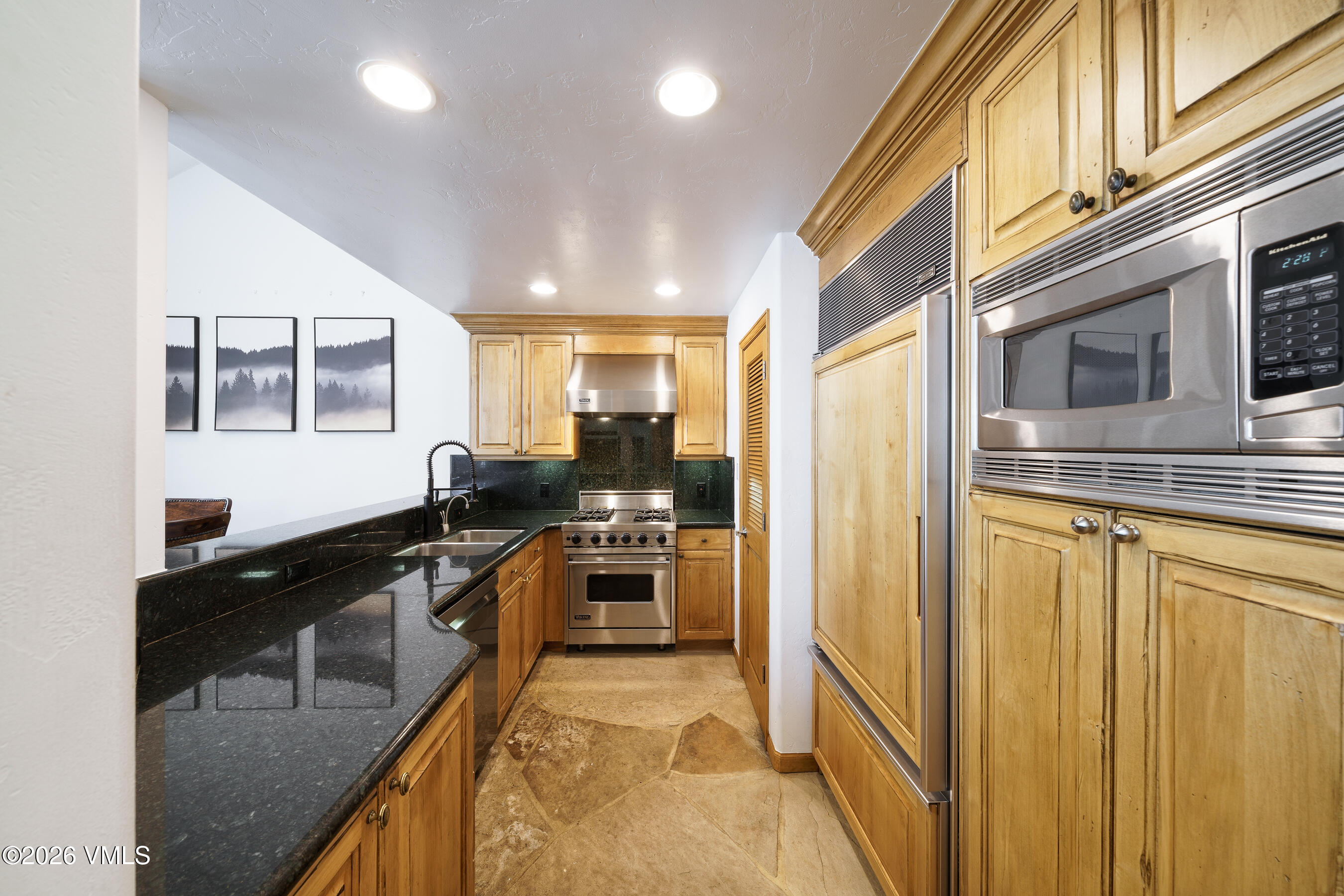 1890 Lions Ridge Loop, Unit 10 Vail, CO 81657 - Photo 5 of 48 kitchen
