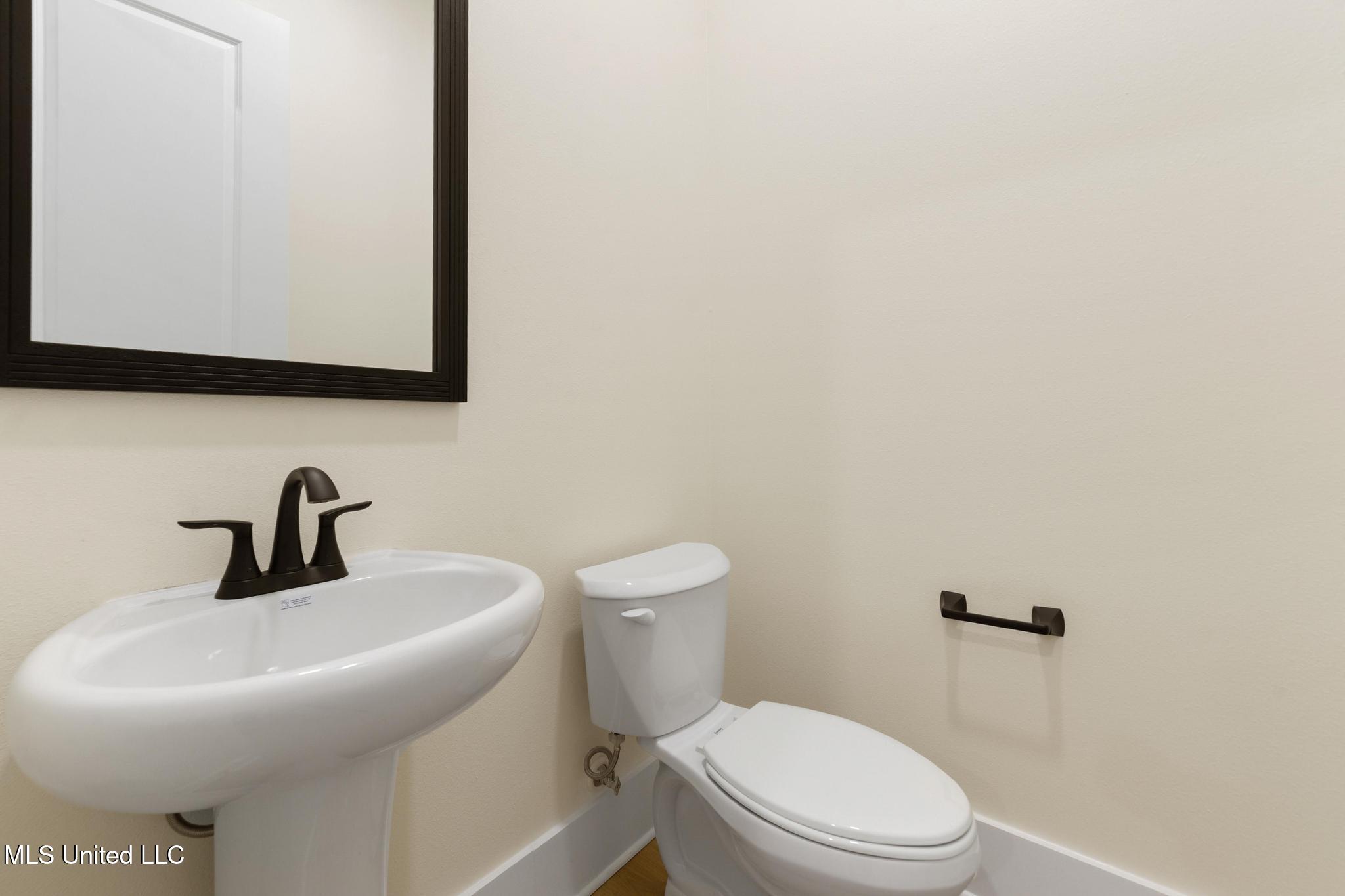 13401 Cox Road Ocean Springs, MS 39565 - Photo 14 of 37 014