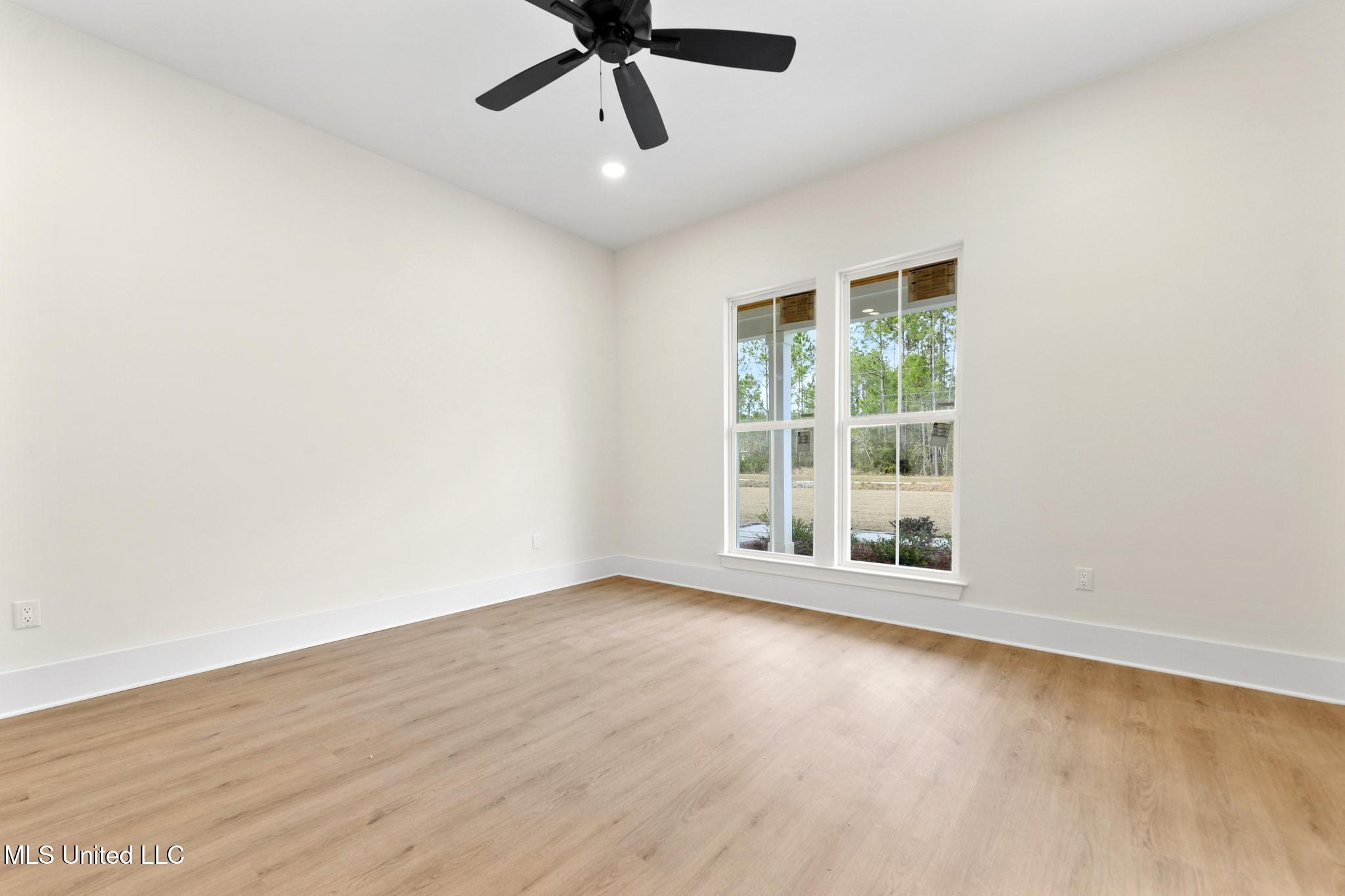 13401 Cox Road Ocean Springs, MS 39565 - Photo 15 of 37 015