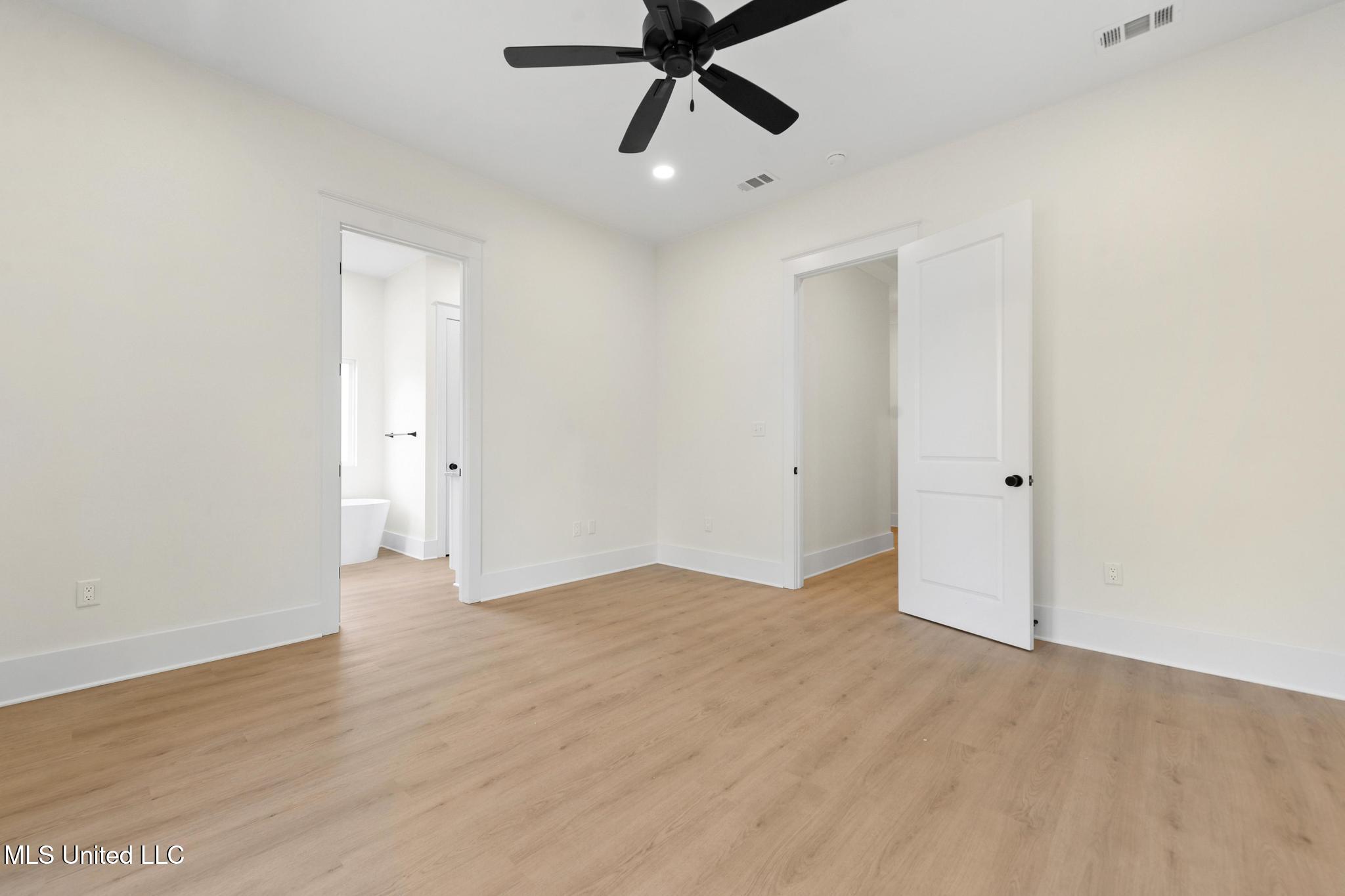 13401 Cox Road Ocean Springs, MS 39565 - Photo 16 of 37 016