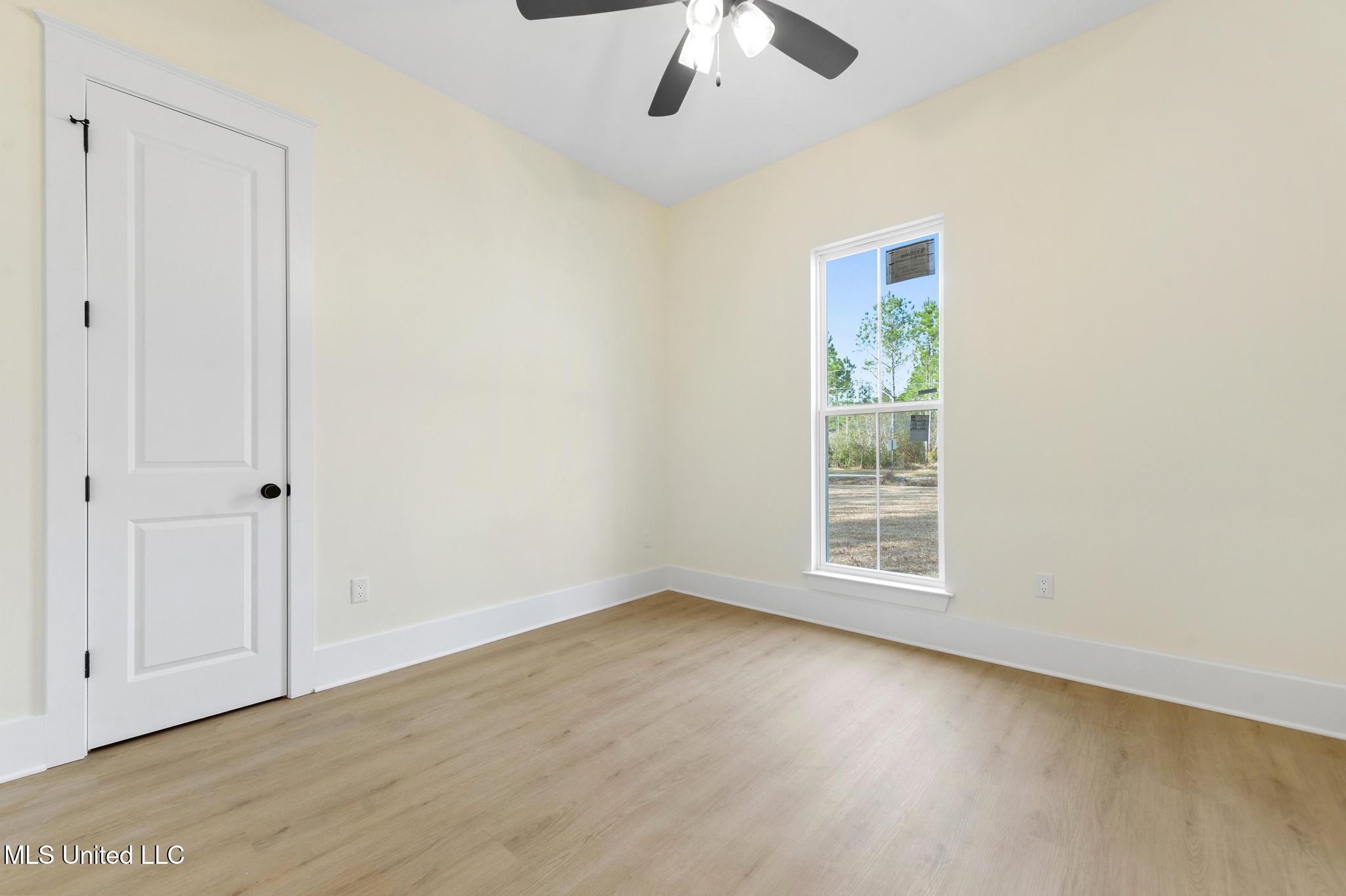 13401 Cox Road Ocean Springs, MS 39565 - Photo 21 of 37 021