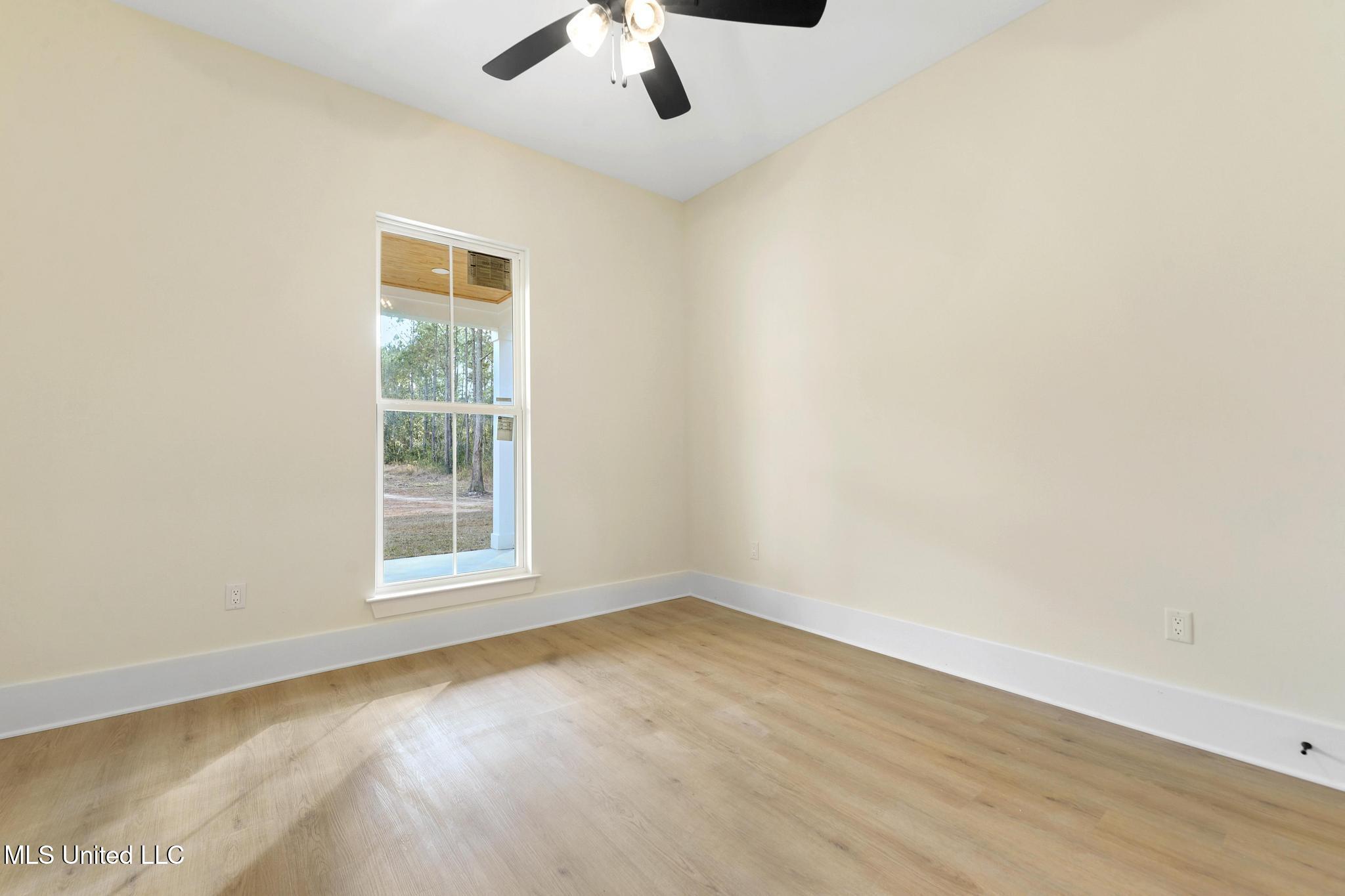 13401 Cox Road Ocean Springs, MS 39565 - Photo 24 of 37 024