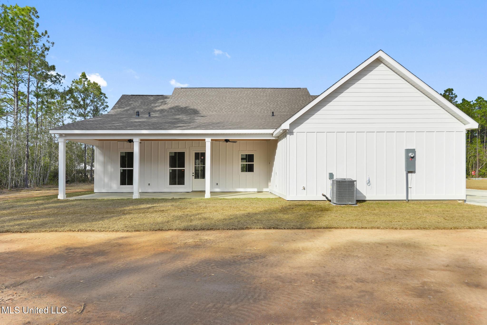 13401 Cox Road Ocean Springs, MS 39565 - Photo 29 of 37 029