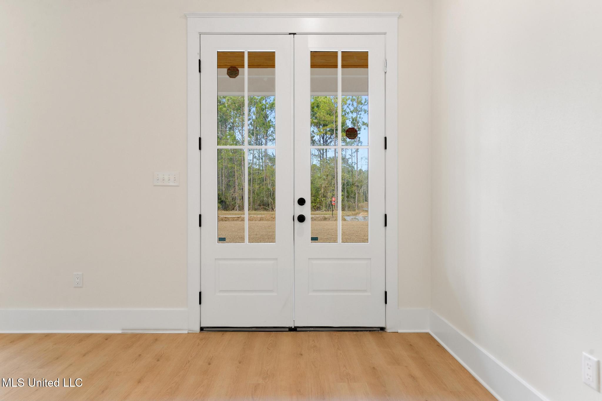 13401 Cox Road Ocean Springs, MS 39565 - Photo 3 of 37 003