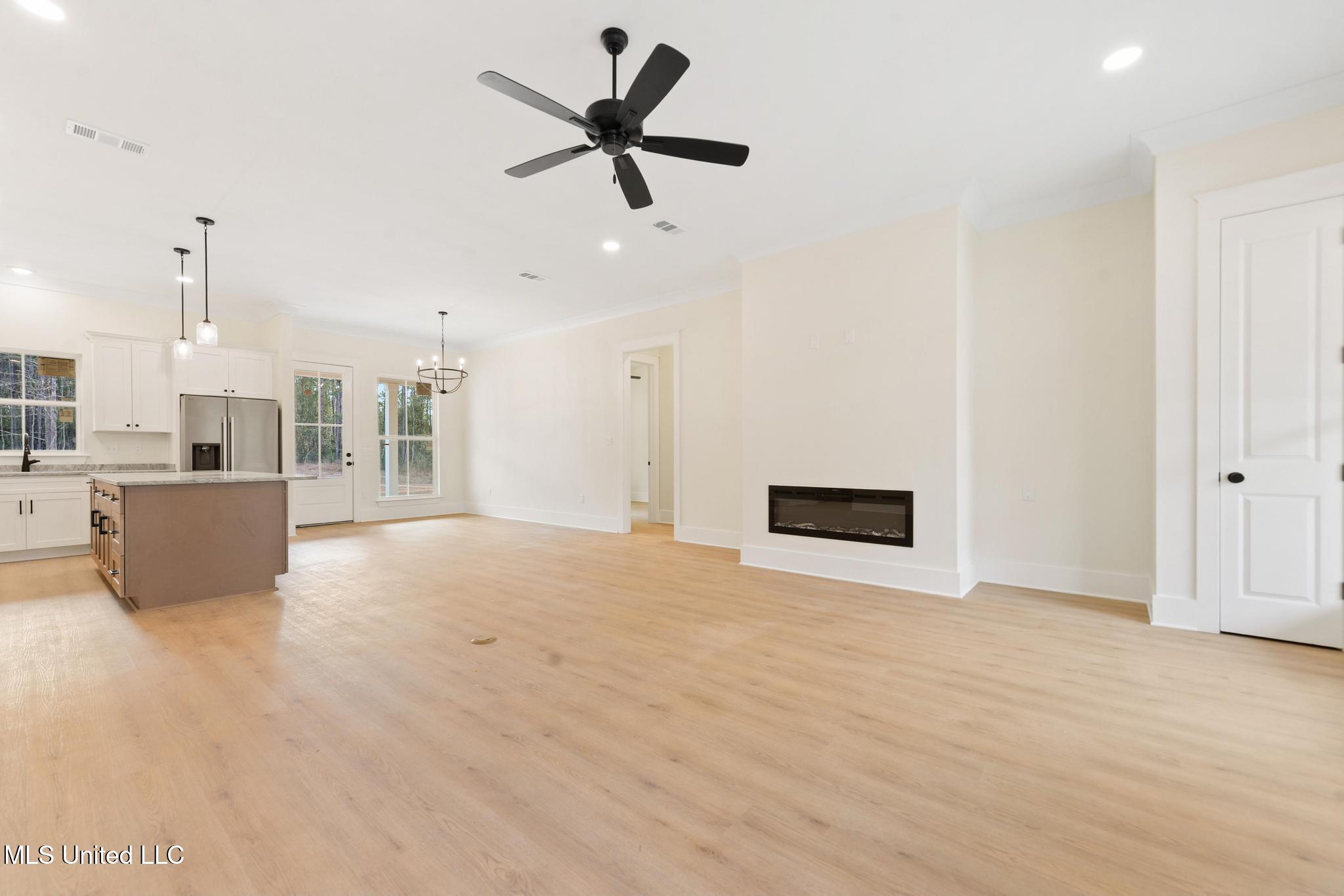 13401 Cox Road Ocean Springs, MS 39565 - Photo 4 of 37 004