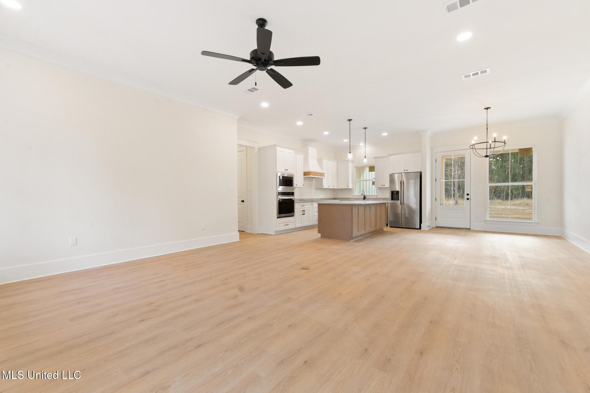 13401 Cox Road Ocean Springs, MS 39565 - Photo 7 of 37 007