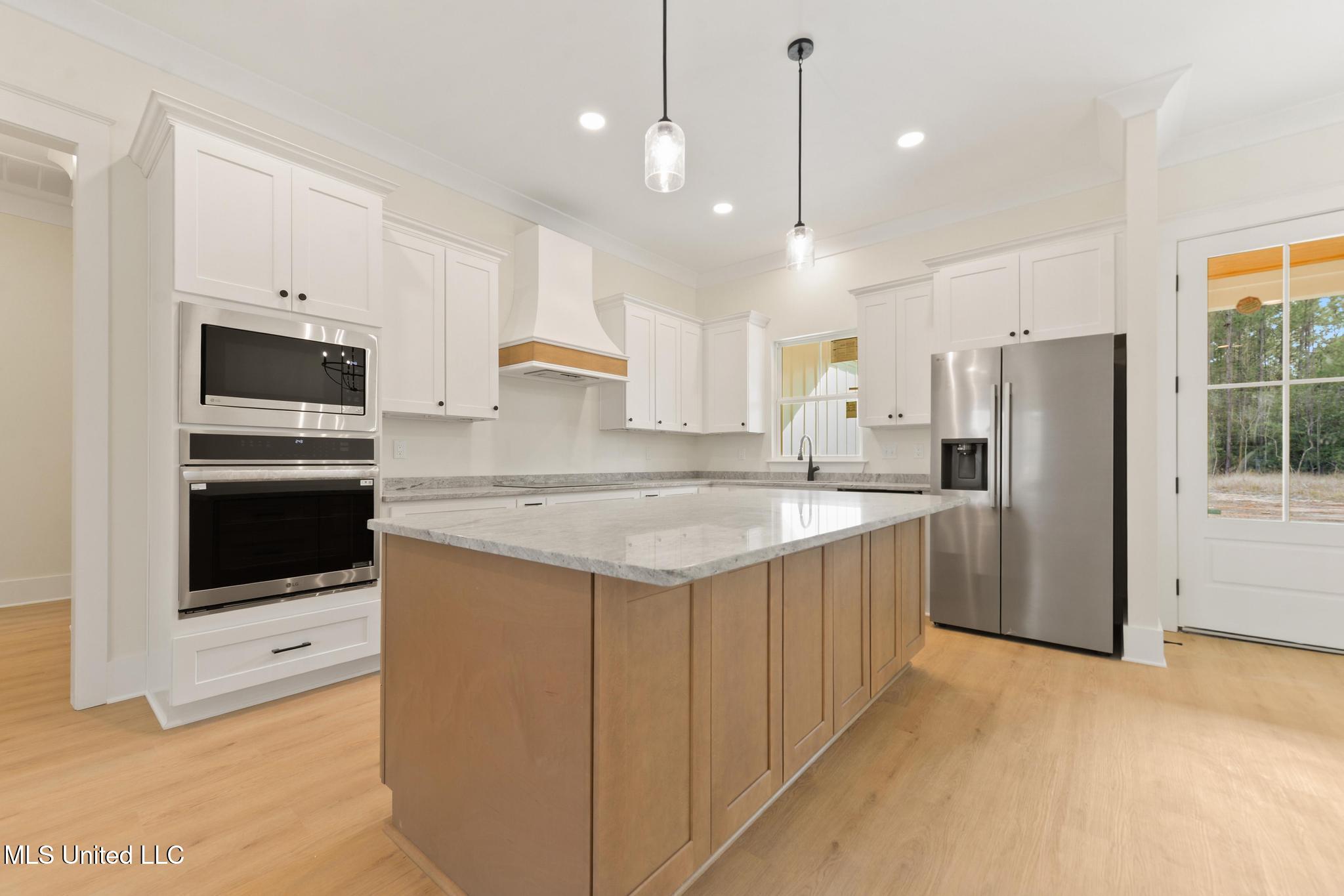 13401 Cox Road Ocean Springs, MS 39565 - Photo 8 of 37 008