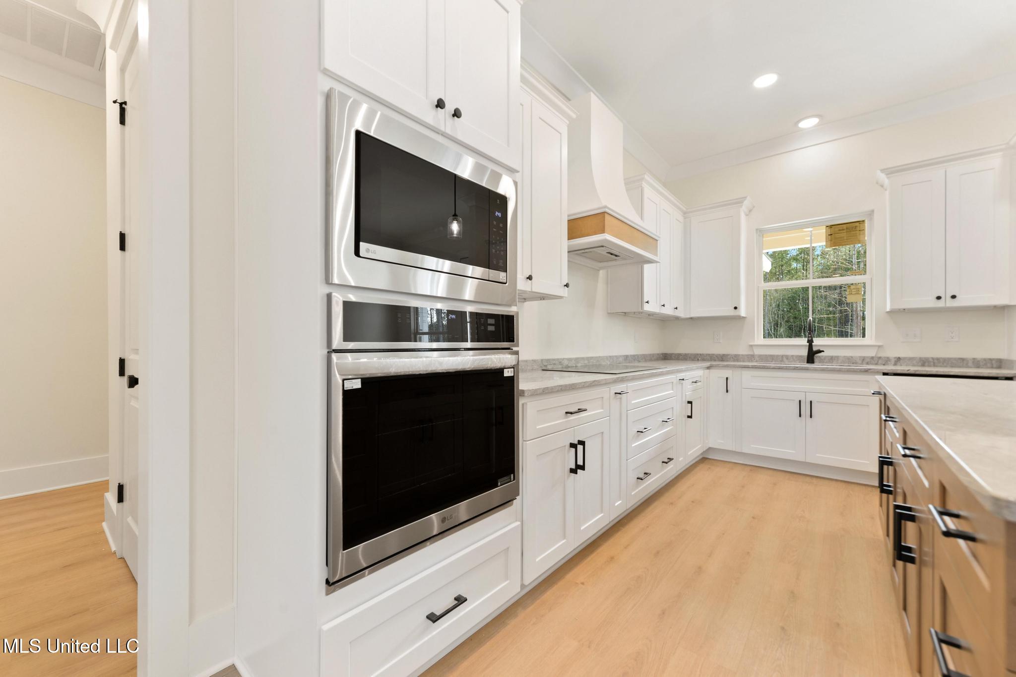 13401 Cox Road Ocean Springs, MS 39565 - Photo 9 of 37 009