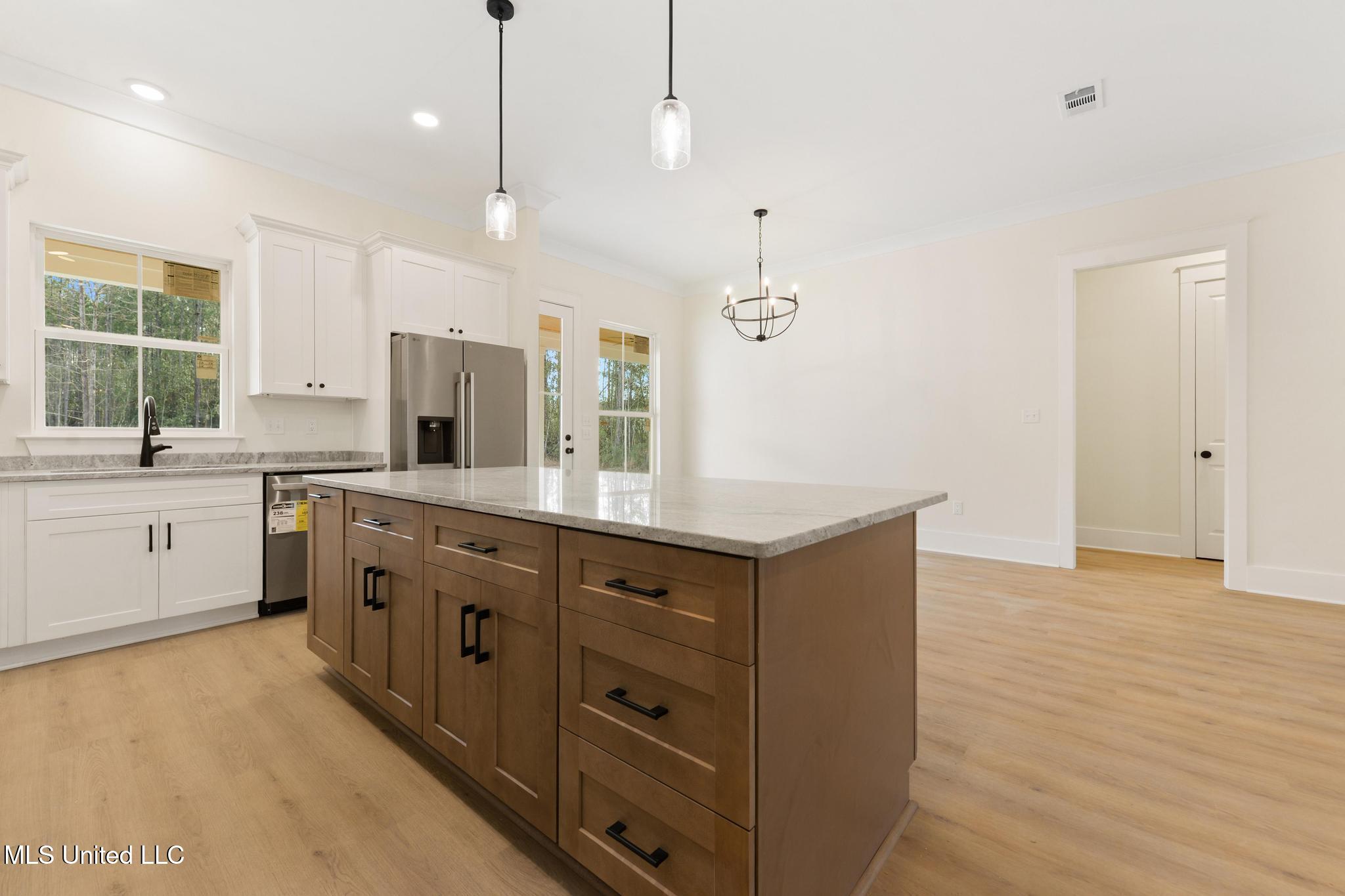 13401 Cox Road Ocean Springs, MS 39565 - Photo 10 of 37 010