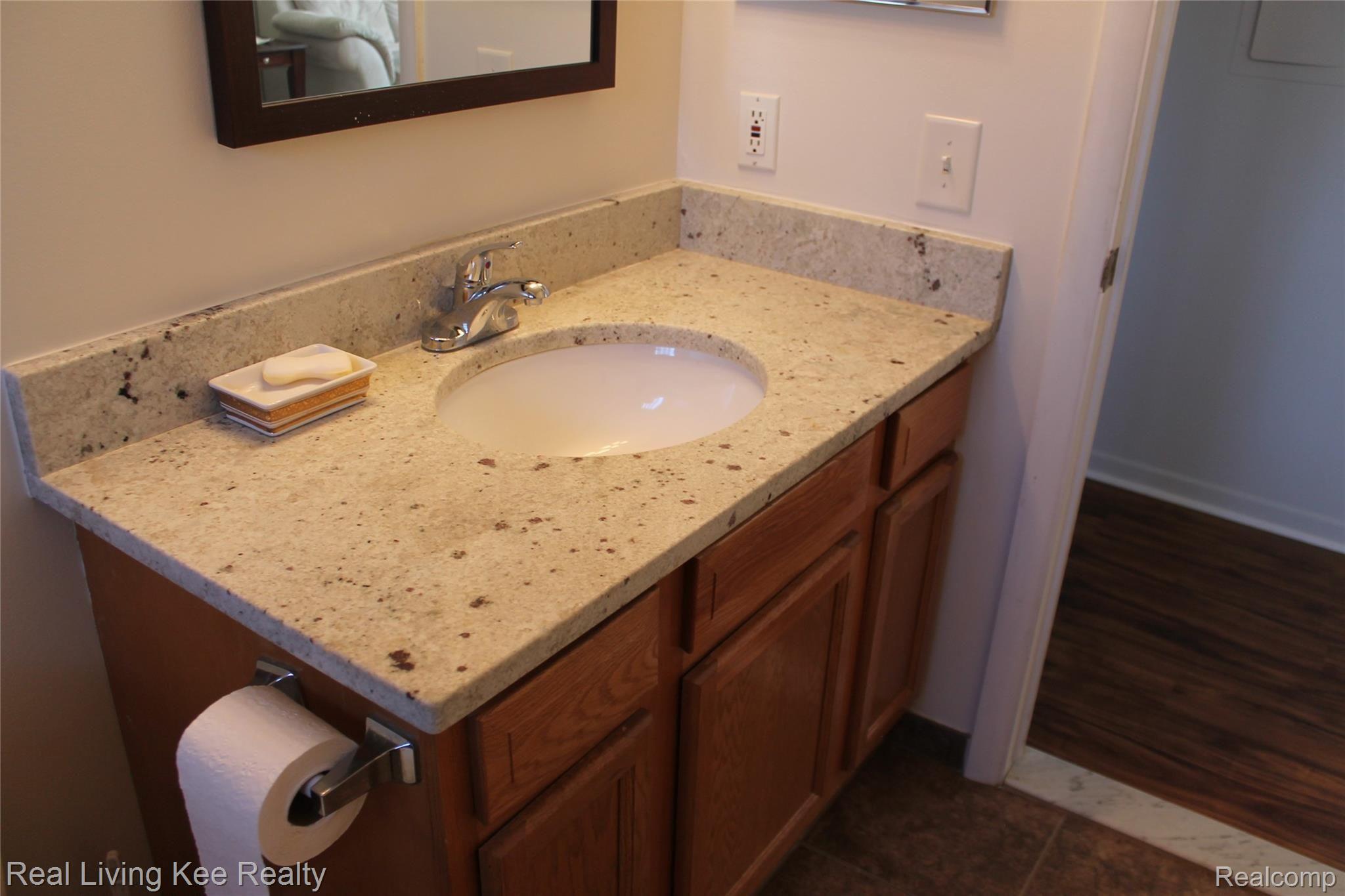 1105 Tienken Court, Unit 110 Rochester, MI 48306 - Photo 19 of 26 IMG_4674.JPG