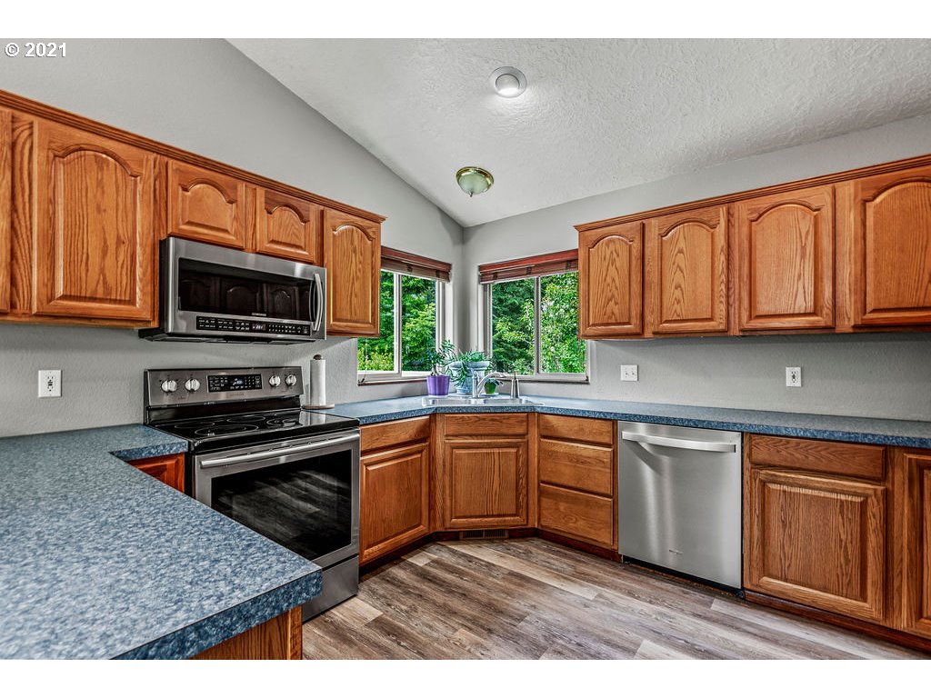 211 Hartford Road Kalama, WA 98625 - Photo 10 of 32 Gallery Image 10