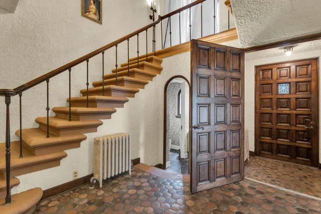 $370,000 | 1000 West Washington Avenue, Jackson, MI 49203