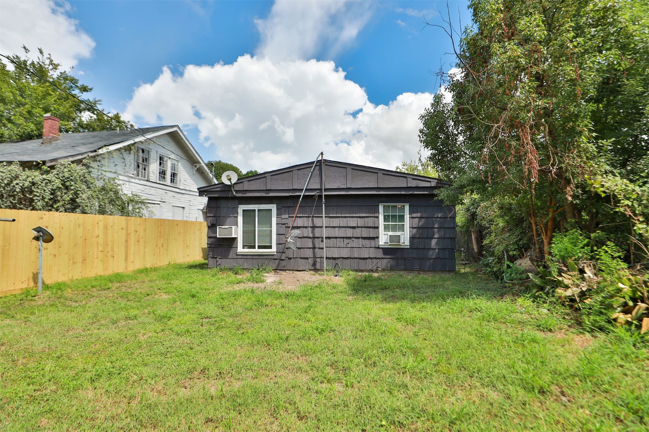 2814 Winbern Street Houston, TX 77004 - Photo 20 of 21 a front view of a house with a garden