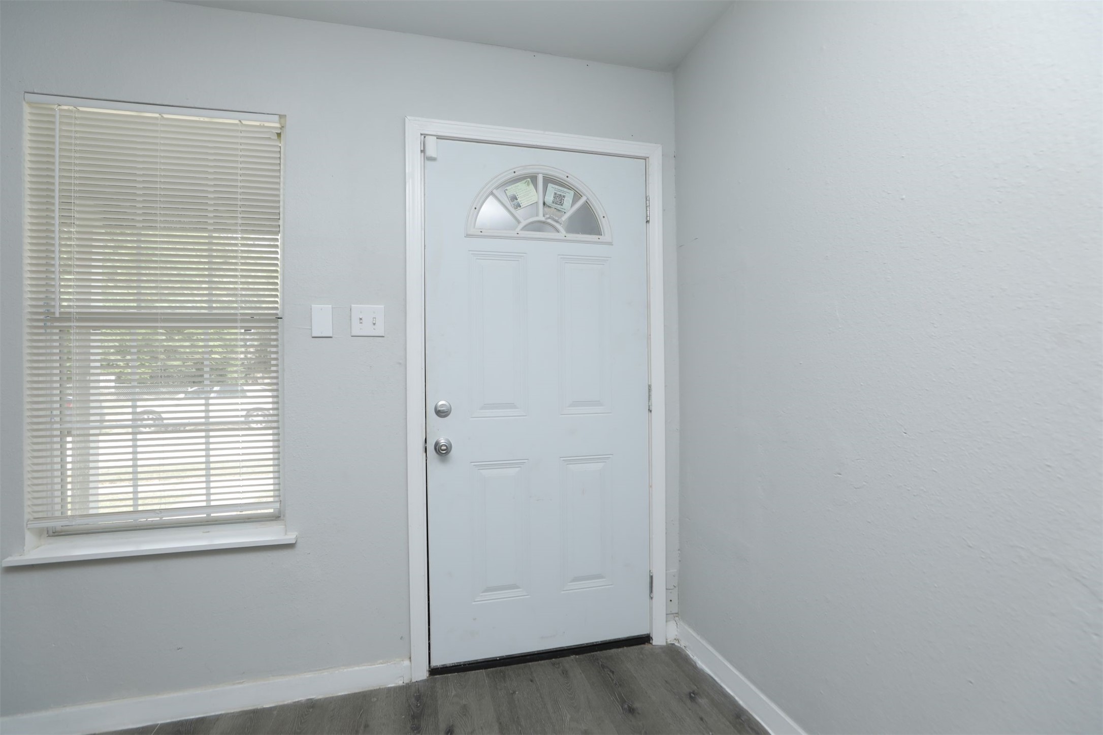 2814 Winbern Street Houston, TX 77004 - Photo 2 of 21 an empty room with windows and closet