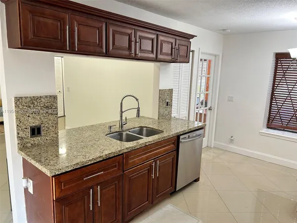 $2,400 | 9225 Northwest 49th Place, Unit 9225, Sunrise, FL 33351