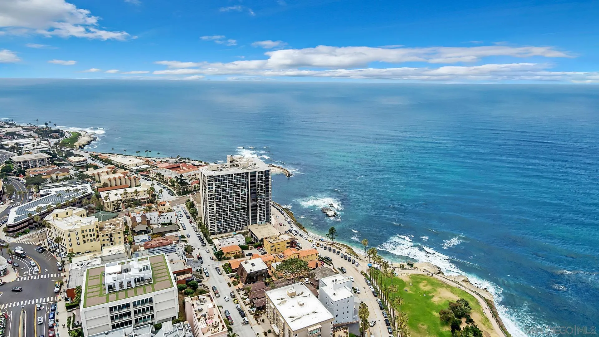 939 Coast Boulevard, Unit 12C La Jolla, CA 92037 - Photo 39 of 41 a view of a lake with a city
