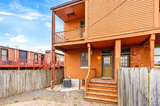 $249,000 | 909 Victor Street, St. Louis, MO 63104