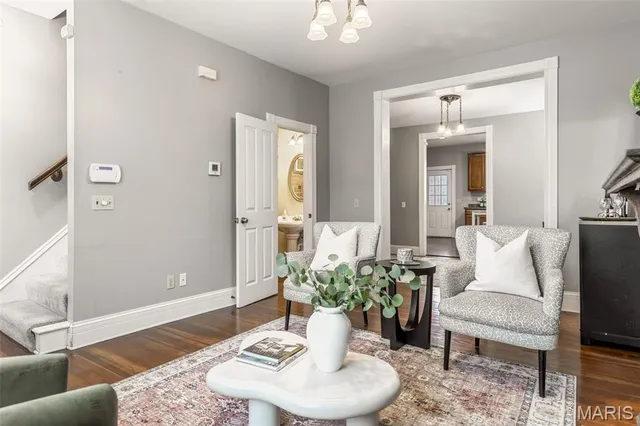 $249,000 | 909 Victor Street, St. Louis, MO 63104