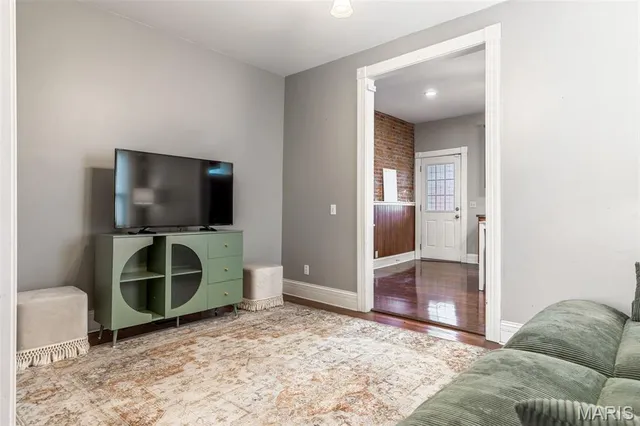 $249,000 | 909 Victor Street, St. Louis, MO 63104