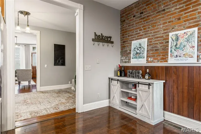 $249,000 | 909 Victor Street, St. Louis, MO 63104