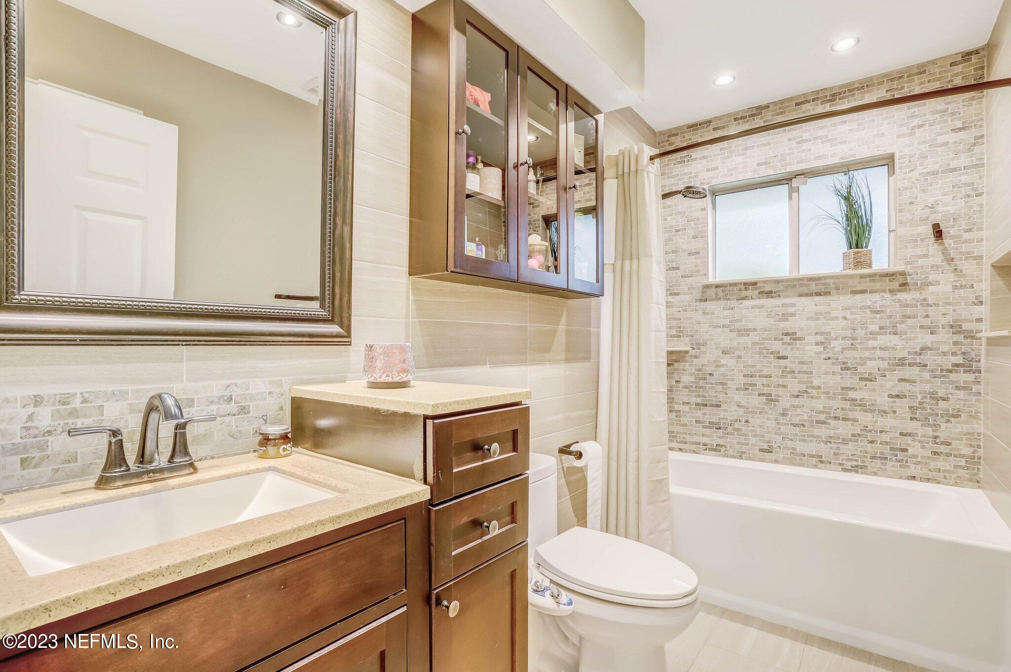 613 Hummingbird Court St. Johns, FL 32259 - Photo 20 of 29 a bathroom with a sink a toilet and shower