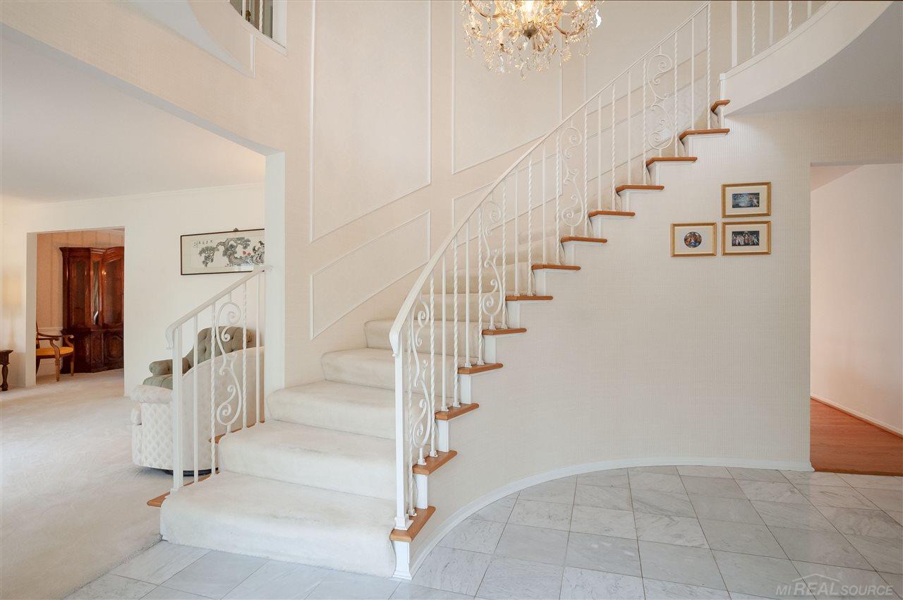 591 Canterbury Road Grosse Pointe, MI 48236 - Photo 4 of 55 31382294-3.JPG