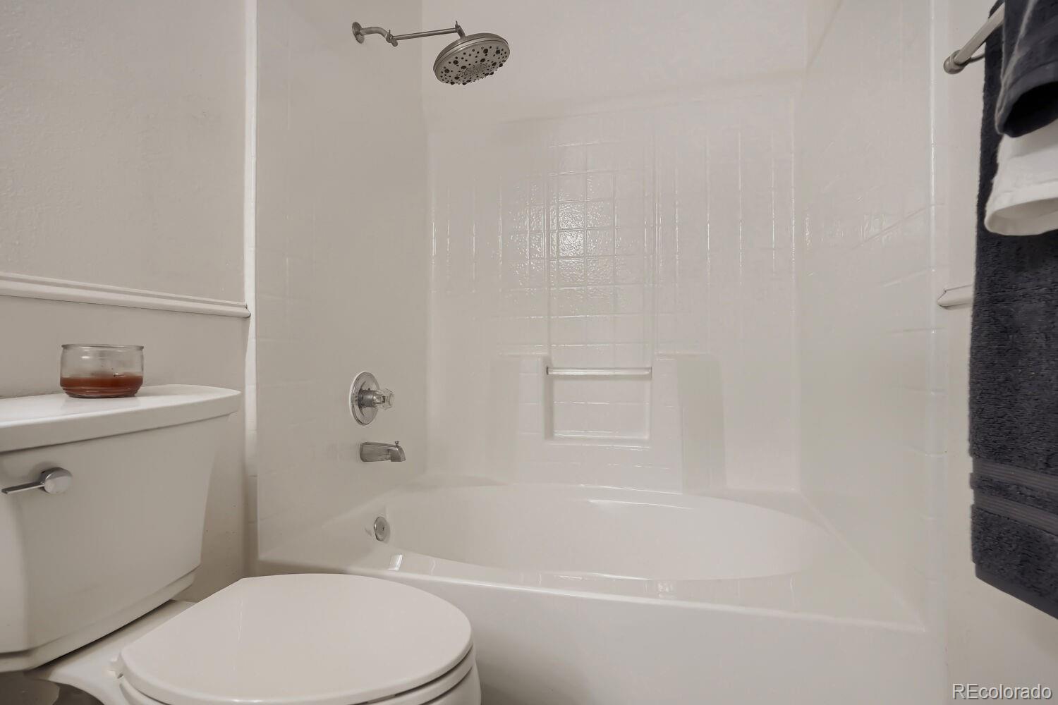 8437 South Thunder Ridge Way, Unit 204 Highlands Ranch, CO 80126 - Photo 15 of 27 a bathroom with a toilet and a bathtub