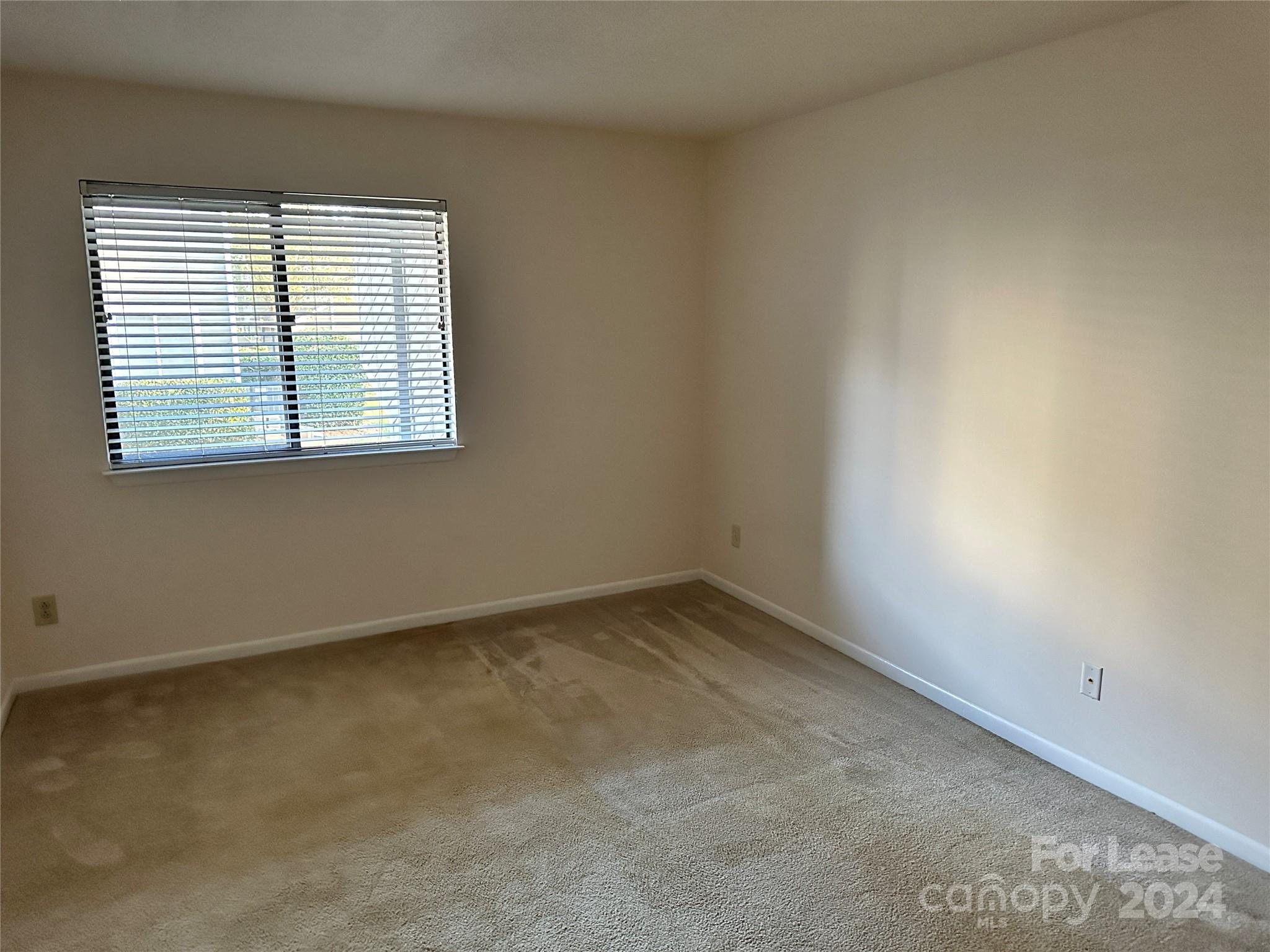 6121 Heathstone Lane, Unit B Charlotte, NC 28210 - Photo 6 of 9 an empty room with a window