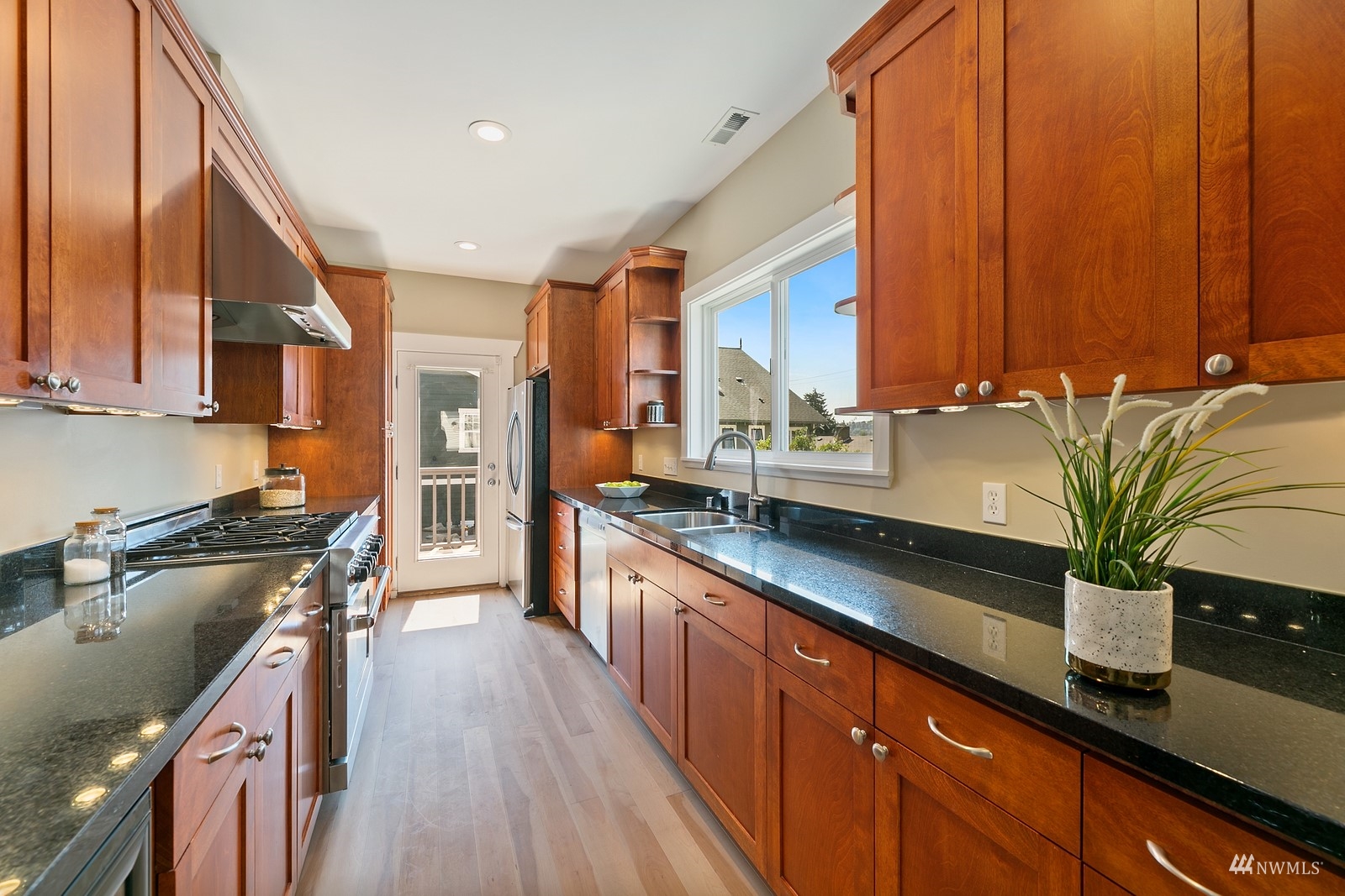 363 Northwest 50th Street Seattle, WA 98107 - Photo 6 of 32