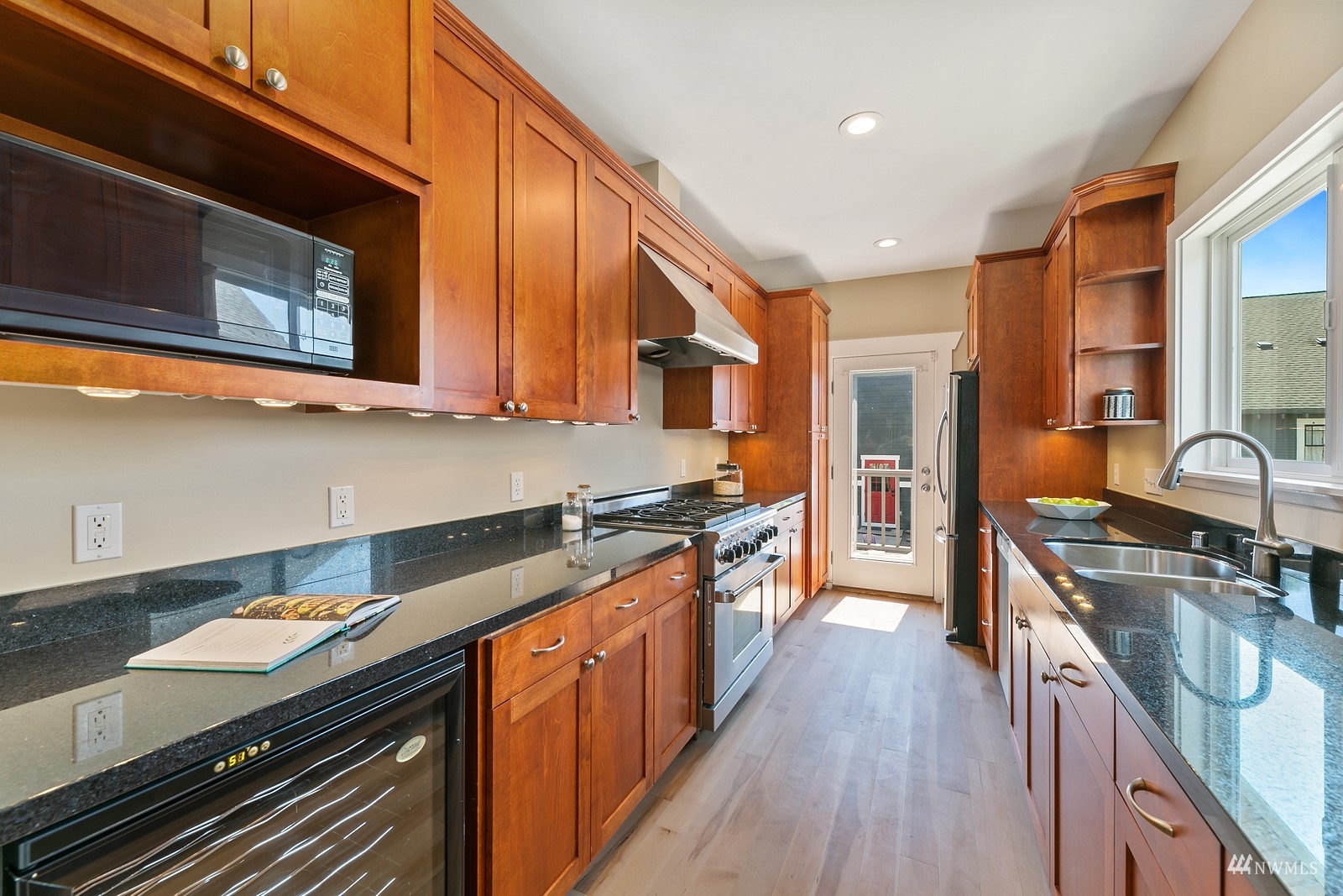 363 Northwest 50th Street Seattle, WA 98107 - Photo 7 of 32