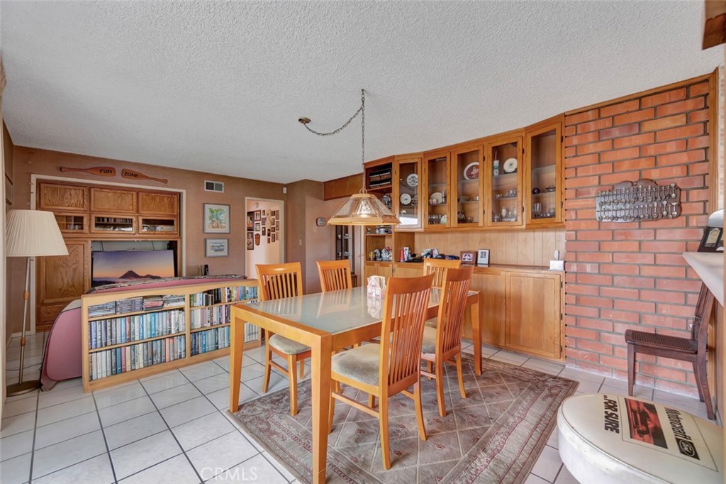1602 Minorca Drive Costa Mesa, CA 92626 - Photo 15 of 33 a view of a dining room with furniture